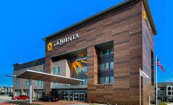 La Quinta Inn & Suites by Wyndham DFW West-Glade-Parks