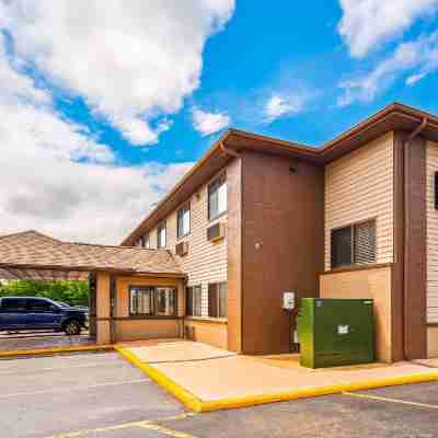 Quality Inn Hotel Exterior