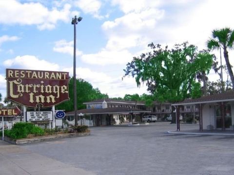 Carriage Inn Motel