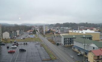 City View 410 3Bd Condo with Private Balcony by RedAwning