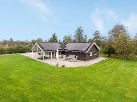 "Enid" - 700m from the Sea