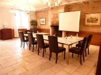 Hôtel Grand Monarque Отели в г. Сэнк-Марс-ла-Пиль
