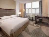 上海浦東國際機場東站華美達飯店 外交官箱包（上海浦東機場T2航站樓國內廳安檢內2店）附近的飯店