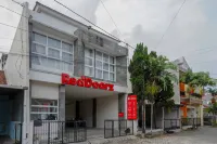 RedDoorz Syariah Near Unsoed Hôtels à : Purwokerto