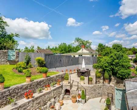 Broadrock Accommodation - Clock Cottage Hotels in Chepstow