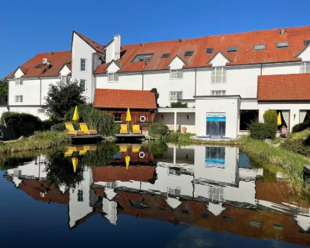 テルメンホテル 4 ヤーレスツァイテン ルッツマンスブルクのホテル