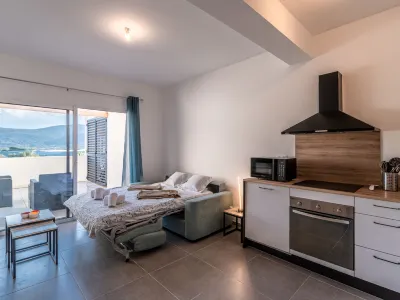 Studio Côté Sud 29 Hôtels à proximité de : CAMP'IN PIRELLU | Mobil-home | Chalet | Porto-Vecchio | Palombaggia