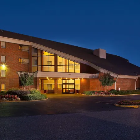 Sonesta Simply Suites Memphis East Poplar Pike ​