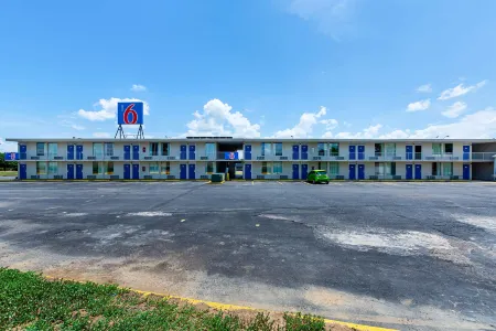 Motel 6 Van Buren, AR Отели в г. Киблер Тауншип
