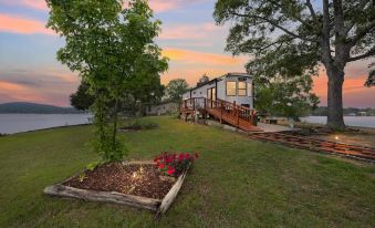 Lakeside Retreat on Neely Henry Lake 1 Bedroom Villa by RedAwning