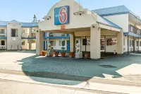 Motel 6 Visalia, CA Hotels near Visalia Convention Center