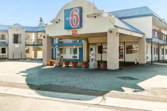 維塞利亞6號汽車旅館