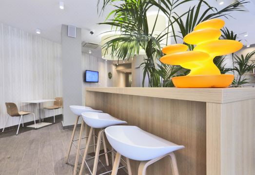 키리아드 객실 내부 1층 소파