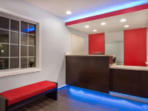 蒙特利華美達酒店 蒙特雷酒店