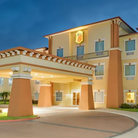 Super 8 by Wyndham Hidalgo/McAllen Area