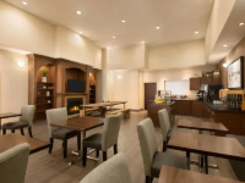 Ramada by Wyndham Drayton Valley Hotels in Drayton Valley