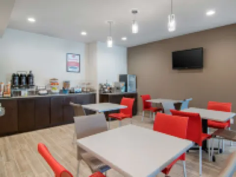 Econo Lodge Inn & Suites Hotels in Springfield