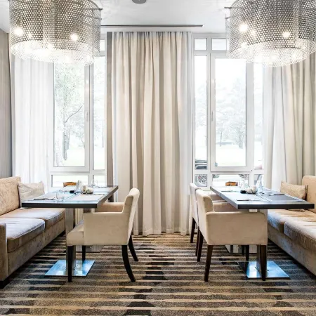 Ramada Hotel & Suites by Wyndham Novosibirsk Zhukovka (Рамада Новосибирск)