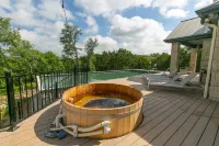 Spicewood Lodge w/Pool, HotTub فنادق في Burnet County