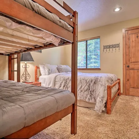 Ski-in/Ski-Out Brian Head Condo w/ Hot Tub Access!