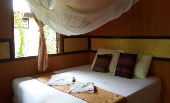 Dolphin Bungalows - Housity