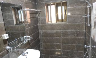 Deluxe Twin Beds in Royal Blue Guest House and Bar Lome