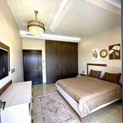 Lovely 3 Bedrooms Fully Equipped with Central AC. Rooms