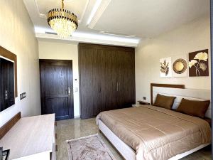 Lovely 3 Bedrooms Fully Equipped with Central AC.