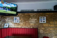 The Oddfellows Arms Hotels in Huddleston with Newthorpe