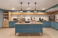 Country Inn & Suites by Radisson, Sevierville-Kodak, TN - Breakfast