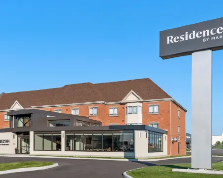 Residence Inn Laval Hoteles en Laval