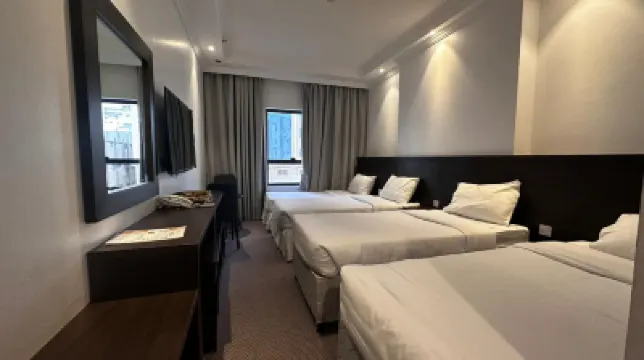 Cent Azizia Hotel Hotels near Mina Train Station 1