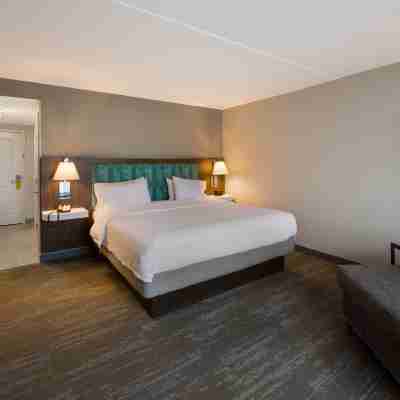 Hampton Inn & Suites Fredericksburg-at Celebrate Virginia Rooms