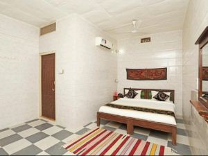 Hotel Heera Court