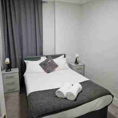 Birtley's Amethyst 3 Bedroom Apt Sleeps 6 Guest Rooms