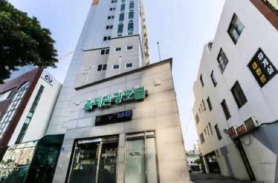 オーレ ツーリスト ホテル