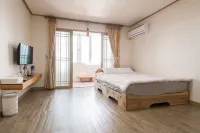 On the Stone Guesthouse 2 - Hostel Отели в г. 