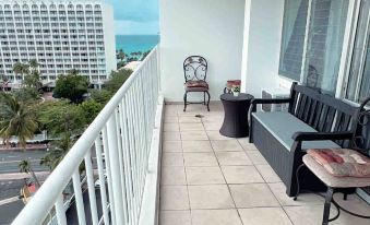 Ocean View 3Br W/Pool/Parking & Walk to Beach