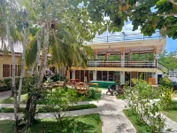 Dumalaay Coastline Resort فنادق في Larena