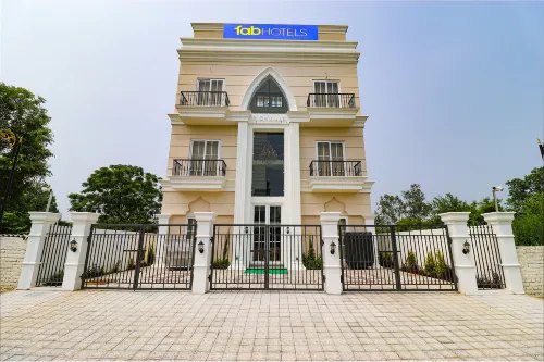 FabHotel K9 Villa