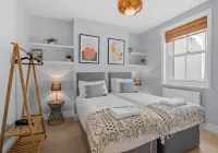 The Townhouse By My Getaways Free Parking Hotels near University of Brighton Gallery