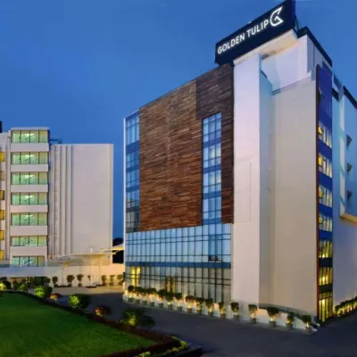 Golden Tulip Lucknow Отели рядом с достопримечательностью «Аминабад»