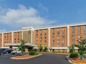 Holiday Inn & Suites Richmond - West End