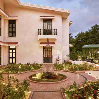 LohonoStays Estate de Frangipani Hotel Exterior