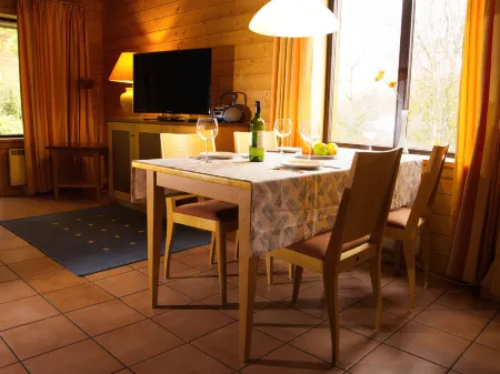 Auerhahn Отели в г. Хассельфельде