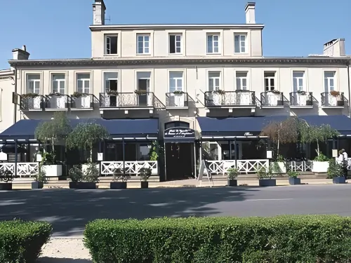 Best Western Premier Hotel des Vignes et des Anges - piscina