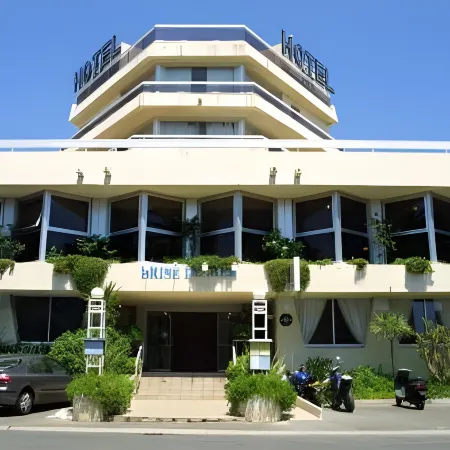 Hotel Brise de Mer - Piscine intérieure & extérieure