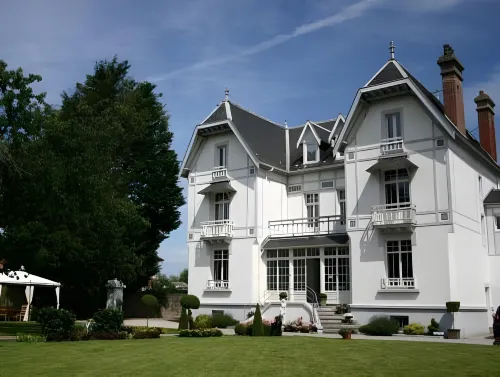 La Roseraie Hotels in Courset