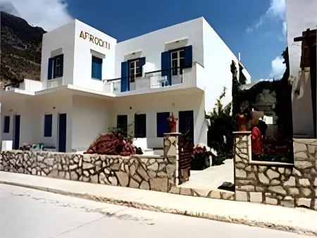 Aphrodite Hotel & Apartments Отели в г. Ios