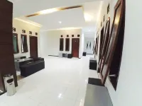 Gress Villa Hotels in Batu